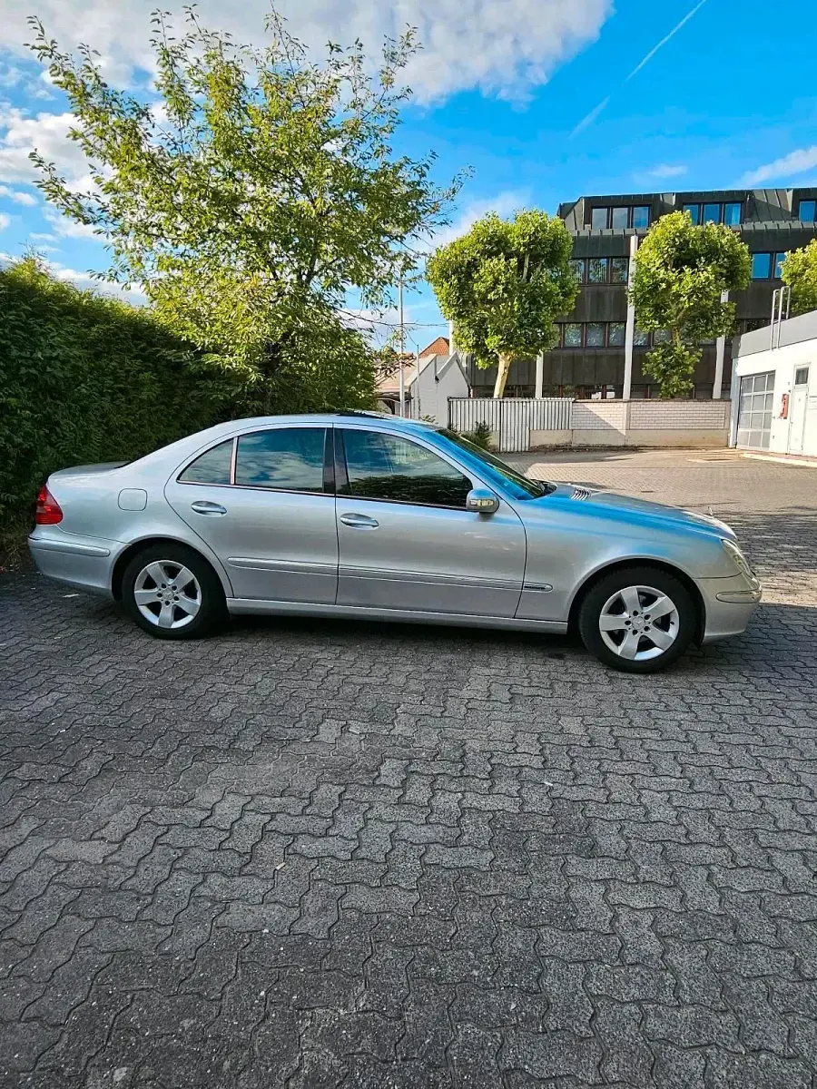 Usata Mercedes E320 204 CV (150 kW) 2004 Argento Berlina