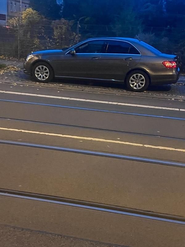Gebraucht 2012 Mercedes E220 Limousine | 12.000 € (Guter Preis) - Bild 1/4