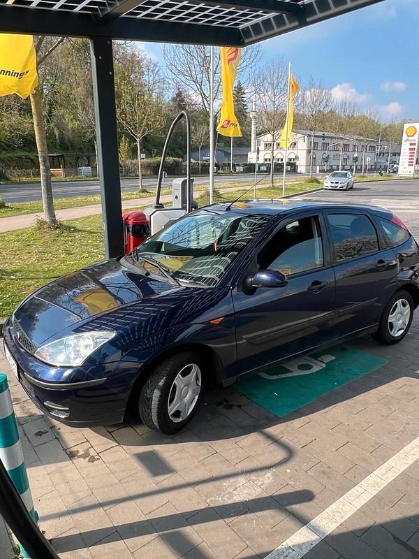 Usata Ford Focus 116 CV (85 kW) 2002 Blu Berlina