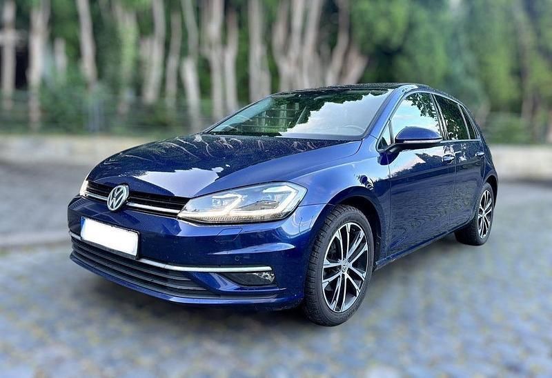 Blau Gebraucht 2020 VW Golf VII Highline Limousine | 16.989 € (Fairer Preis) - Bild 1/4