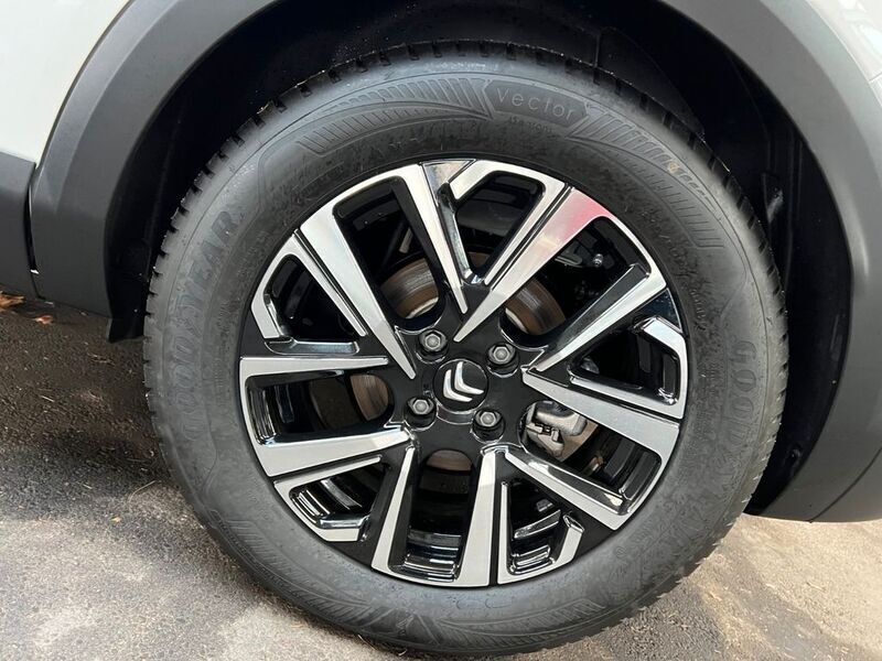 Gebraucht Citroën e-C4 Shine 114 kW (156 PS) 2024 Weiß Limousine