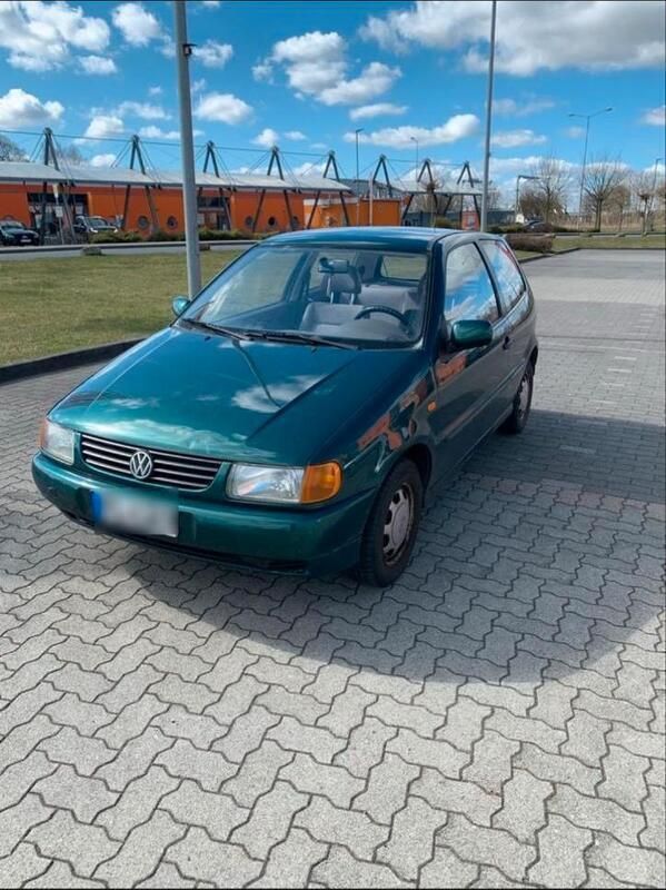 Grün Gebraucht 1996 VW Polo Kleinwagen | 1.000 € - Bild 1/4