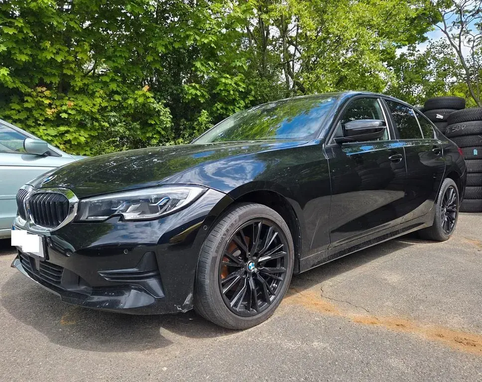 Używany BMW 318 150 KM (110 kW) 2019 Czarny Sedan/Limuzyna