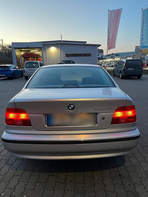 Gebraucht BMW 523 170 PS (125 kW) 1999 Silber Limousine