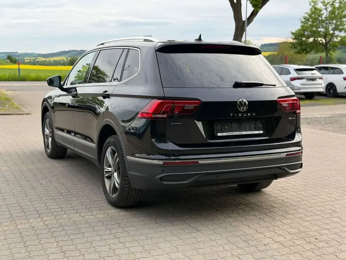 Gebraucht VW Tiguan Allspace 190 PS (139 kW) 2023 Schwarz SUV