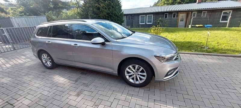 Gebraucht VW Passat 120 PS (88 kW) 2020 Silber Kombi