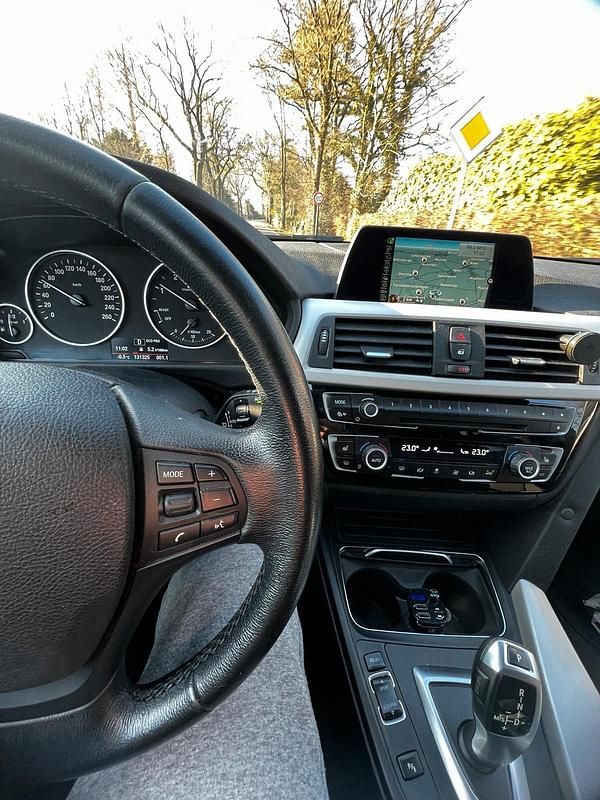 Gebraucht BMW 318 150 PS (110 kW) 2017 Silber Kombi