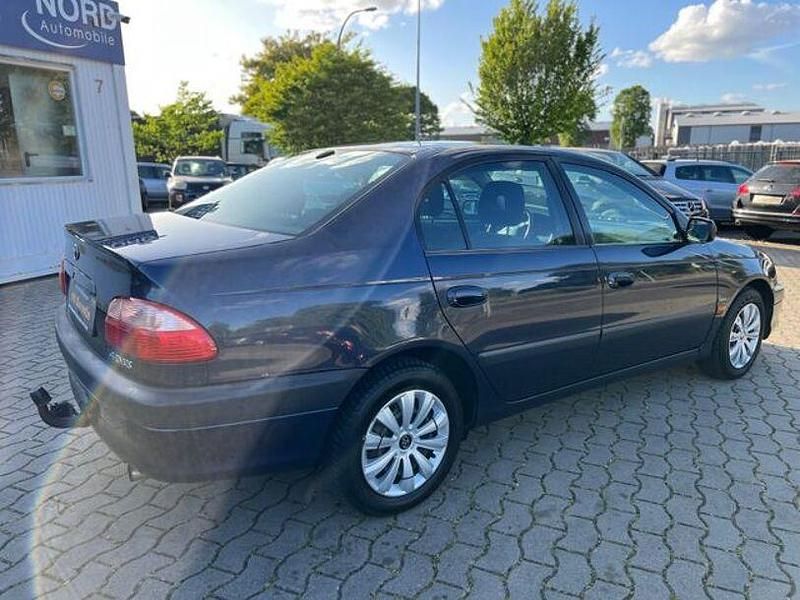 Gebraucht Toyota Avensis Sol 129 PS (94 kW) 2001 Blau Limousine