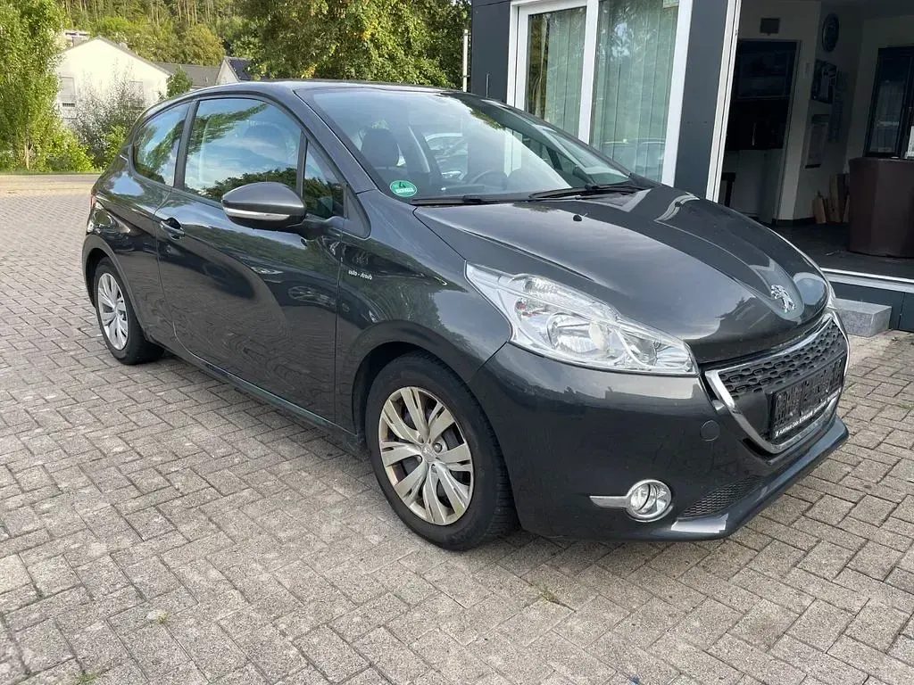 Gebraucht Peugeot 208 Active 92 PS (67 kW) 2013 Grau Kleinwagen