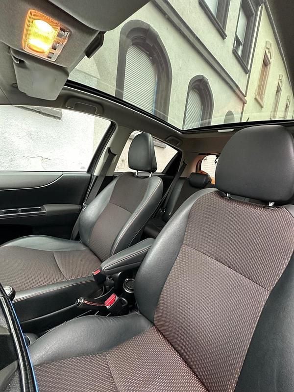 Gebraucht Toyota Yaris 100 PS (73 kW) 2012 Schwarz Kleinwagen