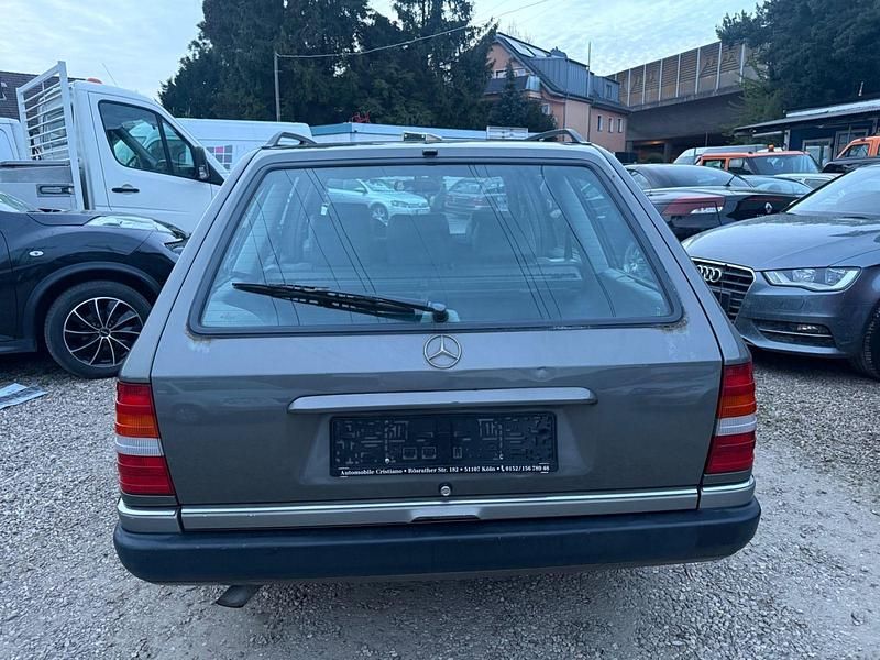 Gebraucht Mercedes 300 1990 Grau Kombi