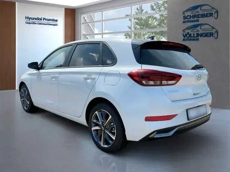 Neu Hyundai i30 Advantage 99 PS (72 kW) 2025 Weiss Limousine