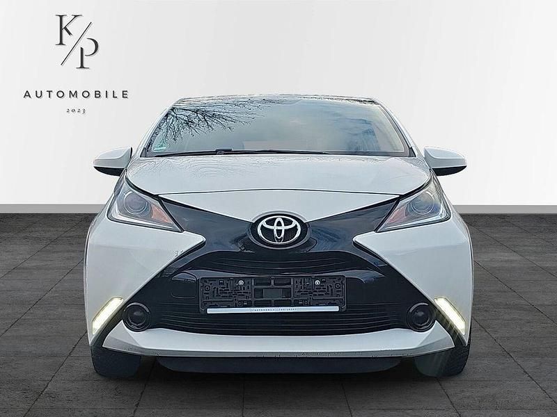 Gebraucht Toyota Aygo Business Edition 69 PS (50 kW) 2015 Weiß Kleinwagen