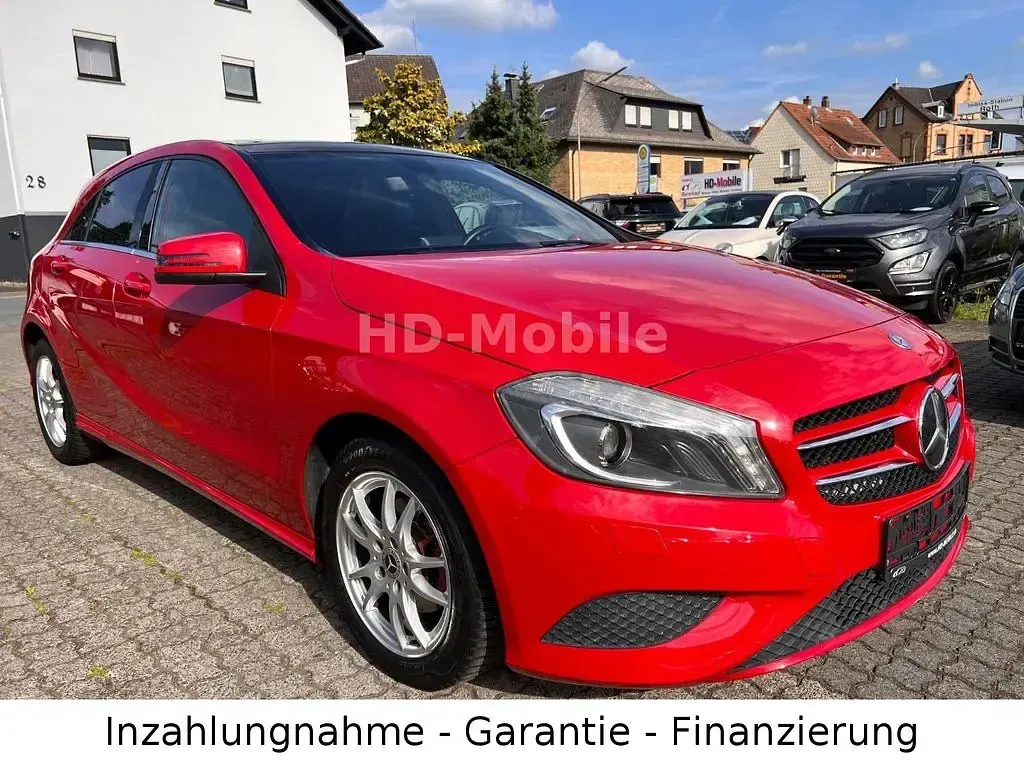Gebraucht Mercedes A180 109 PS (80 kW) 2013 Rot Limousine