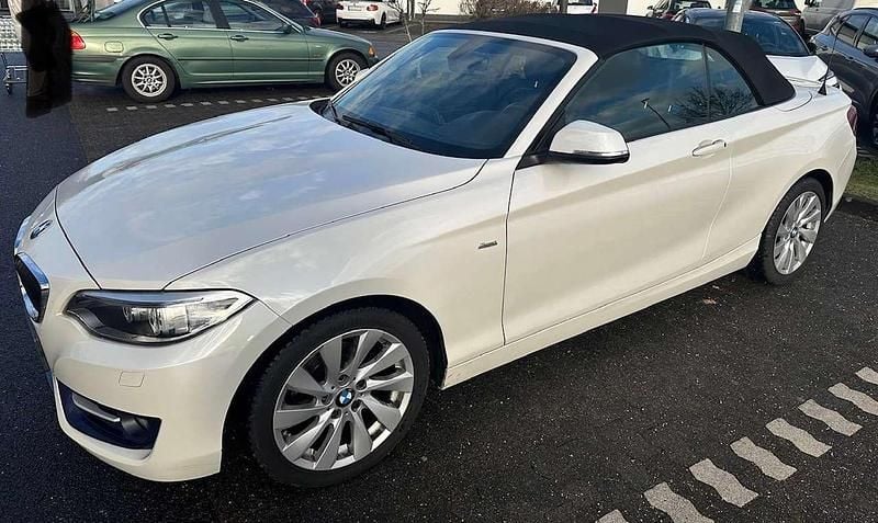 Weiß Gebraucht 2016 BMW 218 Sport Line Cabrio | 18.450 € (Fairer Preis) - Bild 1/4