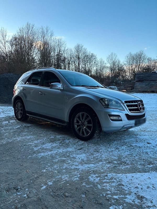 Gebraucht Mercedes ML350 211 PS (155 kW) 2011 Silber SUV