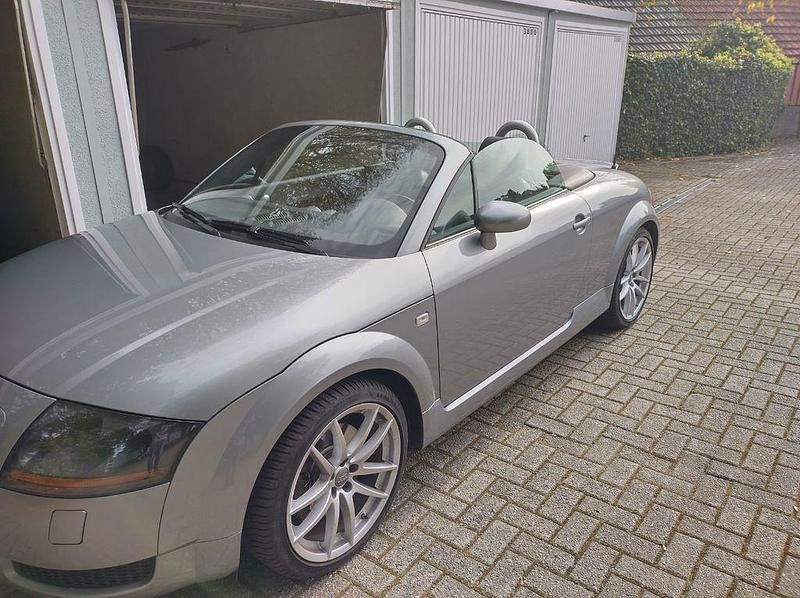 Grau Gebraucht 2006 Audi TT Roadster Sport Cabrio | 7.950 € (Fairer Preis) - Bild 1/4