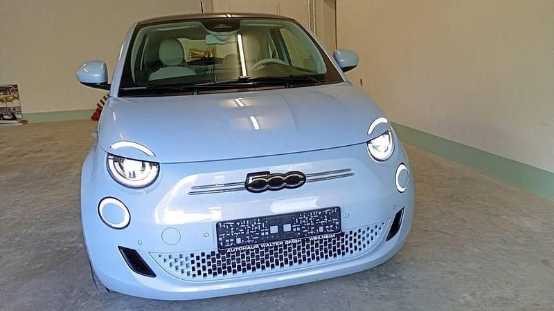Blau Gebraucht 2021 Fiat 500e La Prima Limousine | 13.500 € (Guter Preis) - Bild 1/4