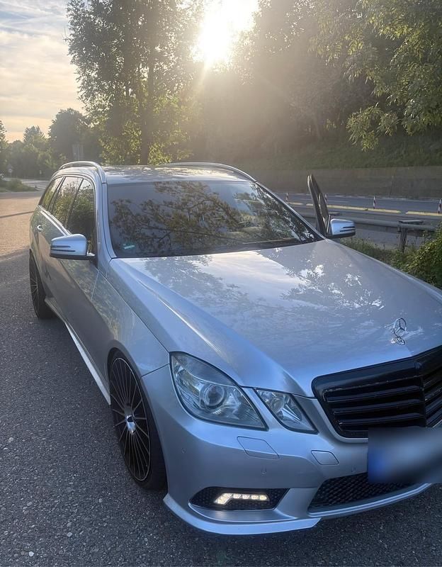 Silber Gebraucht 2010 Mercedes E220 Kombi | 7.000 € (Guter Preis) - Bild 1/4