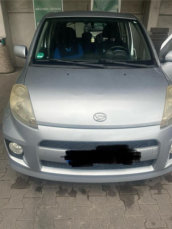 Silber Gebraucht 2005 Daihatsu Sirion Kleinwagen | 1.000 € - Bild 1/4