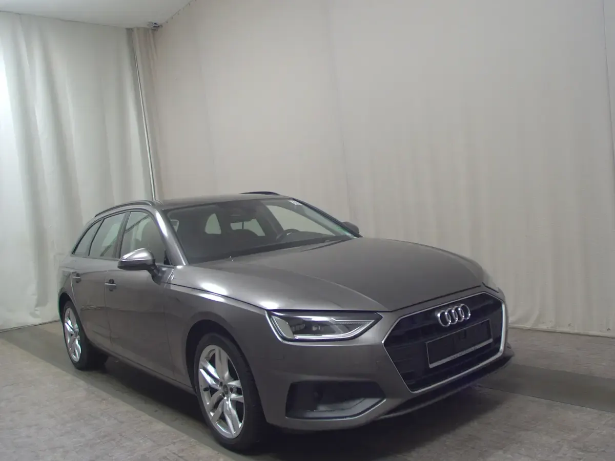 Używany Audi A4 163 KM (119 kW) 2021 Szary Kombi
