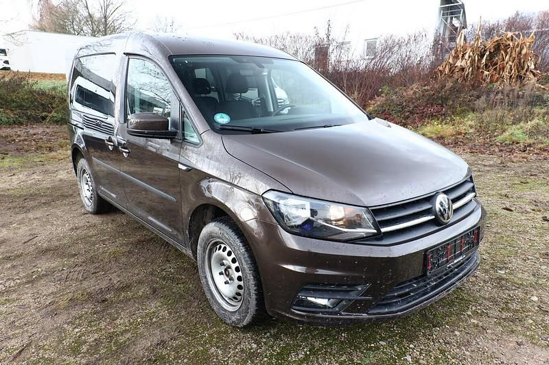 Gebraucht VW Caddy Trendline 102 PS (75 kW) 2020 Chestnut brown metallic Van / Kleinbus