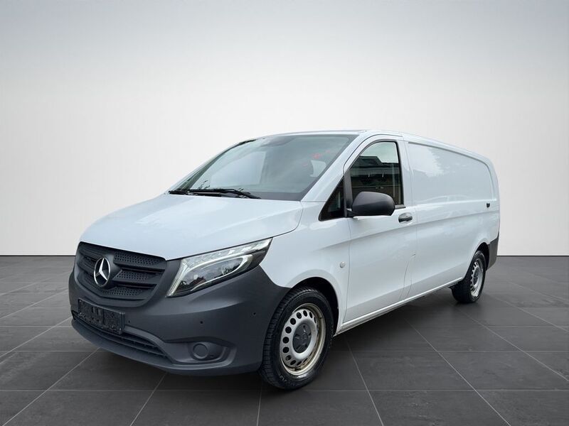 Weiß Gebraucht 2019 Mercedes Vito Van / Kleinbus | 17.666 € (Fairer Preis) - Bild 1/4