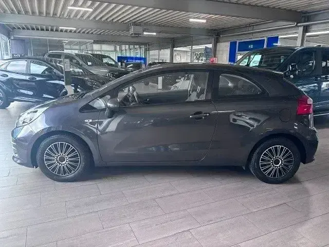 Gebraucht Kia Rio Start 84 PS (61 kW) 2016 Grau Kleinwagen
