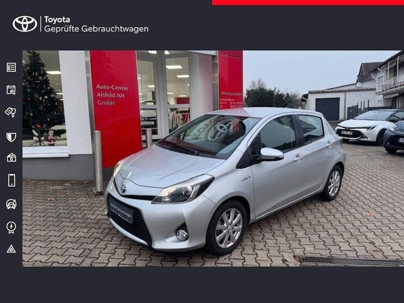 Silber Gebraucht 2012 Toyota Yaris Hybrid Life Limousine | 9.880 € (Etwas zu teuer) - Bild 1/4