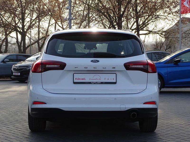 Gebraucht Ford Focus Cool & Connect 120 PS (88 kW) 2022 Weiß Limousine