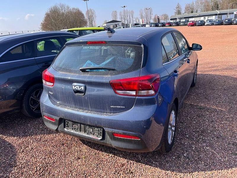 Gebraucht Kia Rio 84 PS (61 kW) 2023 Blaumet. Limousine