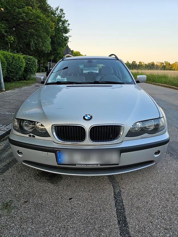 Silber Gebraucht 2004 BMW 318 Kombi | 2.500 € (Guter Preis) - Bild 1/4