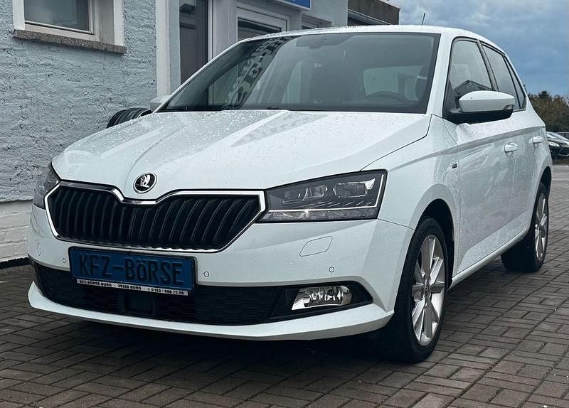 Weiß Gebraucht 2018 Skoda Fabia Clever Limousine | 10.900 € (Fairer Preis) - Bild 1/4