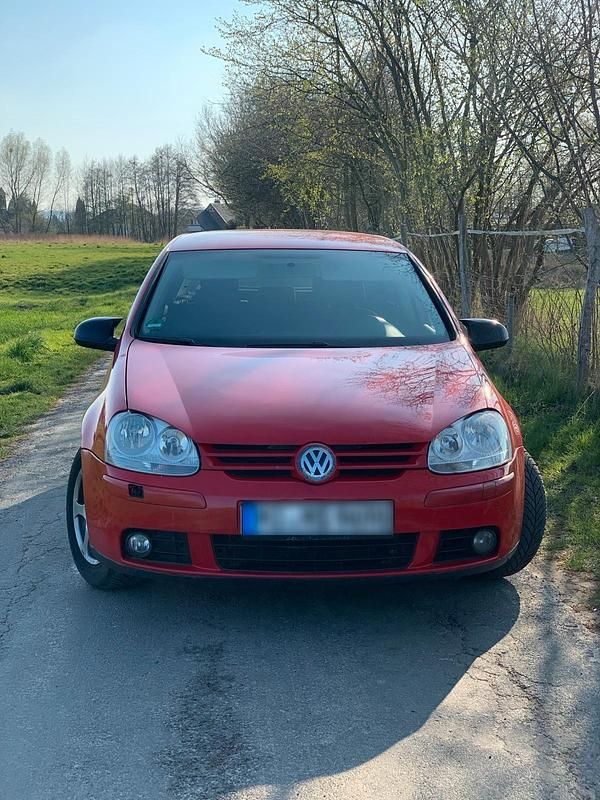 Gebraucht VW Golf V 140 PS (102 kW) 2007 Rot Kleinwagen