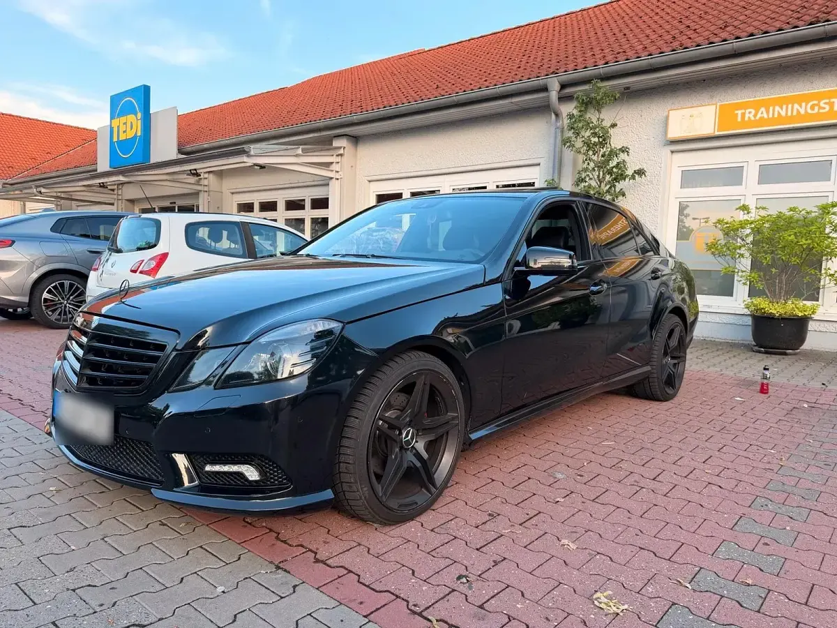 Gebraucht Mercedes E350 265 PS (194 kW) 2011 Schwarz Limousine