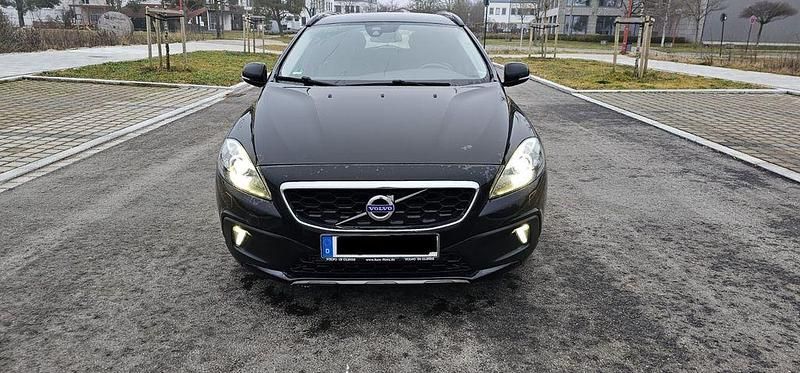 Schwarz Gebraucht 2015 Volvo V40 CC Momentum Kombi | 14.500 € (Fairer Preis) - Bild 1/4