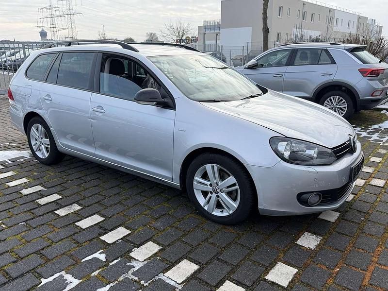 Gebraucht VW Golf VII Match 105 PS (77 kW) 2012 Reflexsilber metallic Kombi