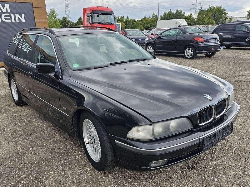 Gebraucht BMW 523 170 PS (125 kW) 2000 Schwarz Kombi