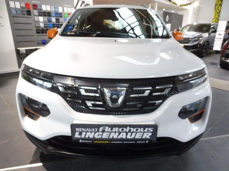 Weiß Gebraucht 2021 Dacia Spring Comfort Plus Kleinwagen | 7.980 € (Guter Preis) - Bild 1/4