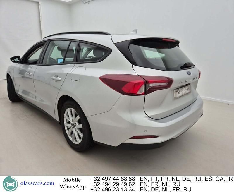 Gebraucht Ford Focus 120 PS (88 kW) 2022 Silber Limousine