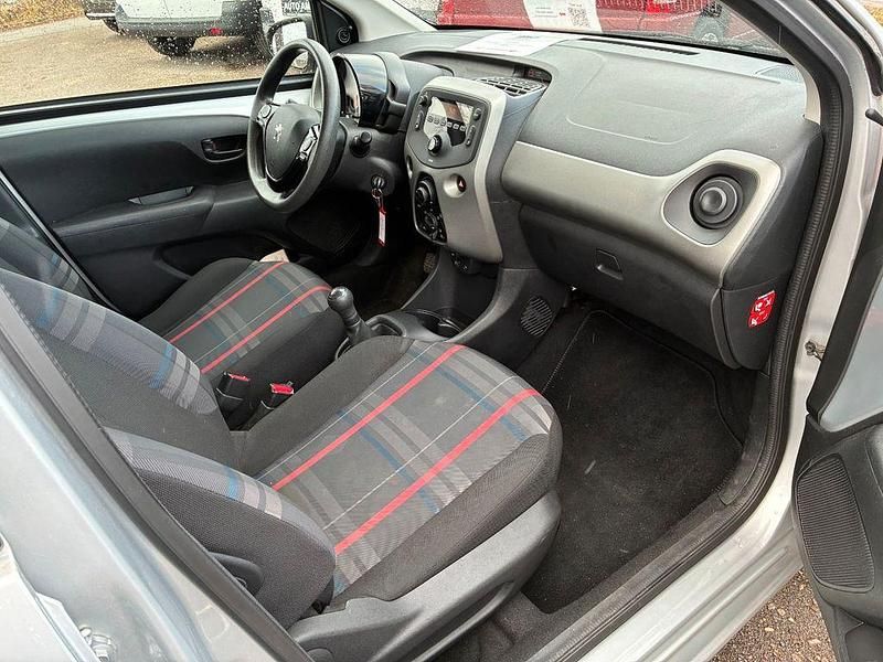 Gebraucht Peugeot 108 Allure 82 PS (60 kW) 2016 Silber Kleinwagen