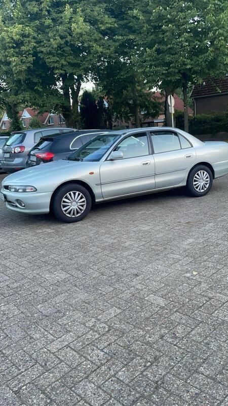 Grau Gebraucht 1993 Mitsubishi Galant Limousine | 1.750 € - Bild 1/2