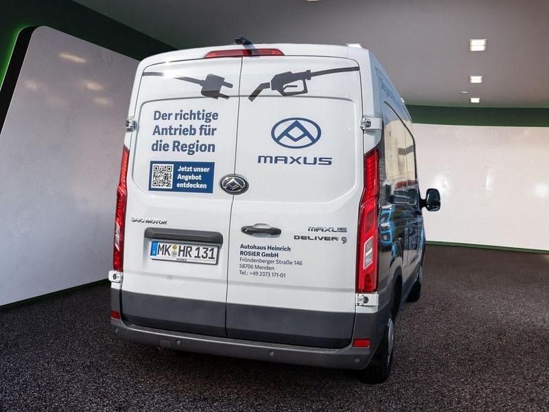 Second-hand Maxus V90 148 CP (108 kW) 2025 Alb Van