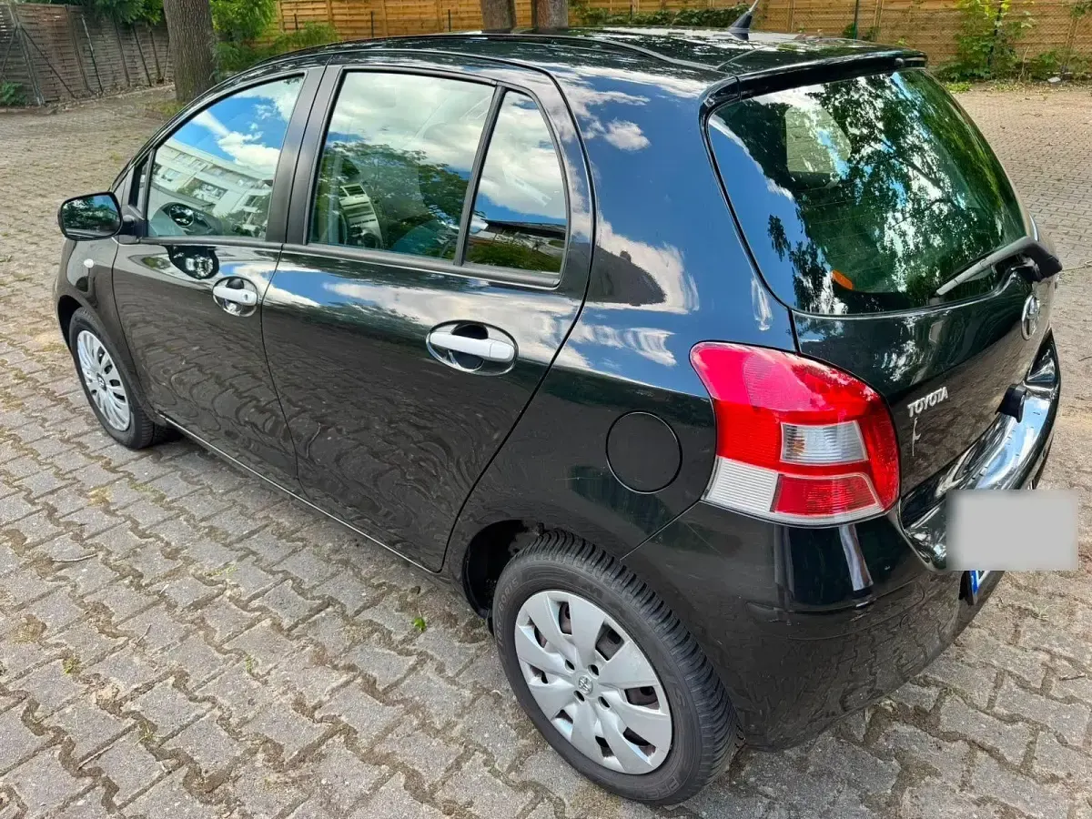 Gebraucht Toyota Yaris 69 PS (50 kW) 2010 Schwarz Kleinwagen