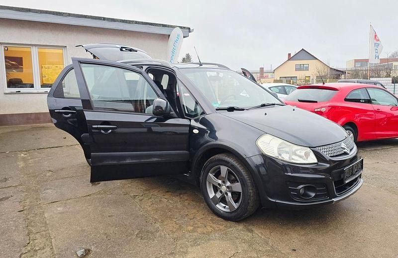 Schwarz Gebraucht 2011 Suzuki SX4 Club SUV | 3.950 € (Fairer Preis) - Bild 1/4