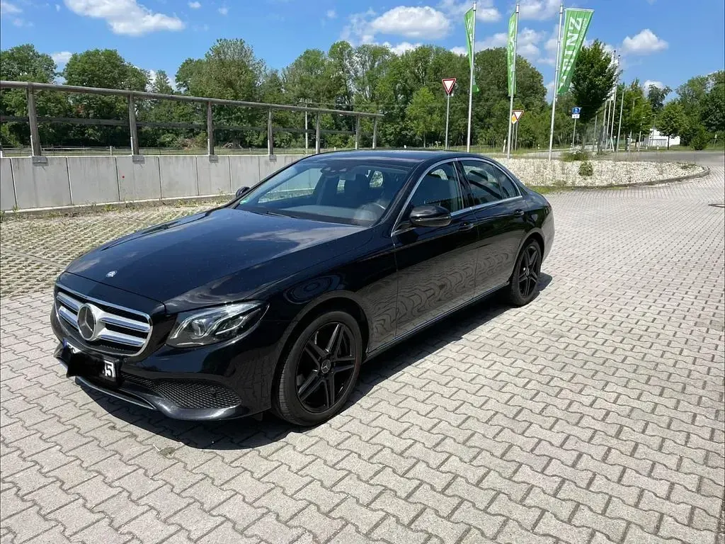 Gebraucht Mercedes E400 Avantgarde 333 PS (244 kW) 2017 Schwarz Limousine