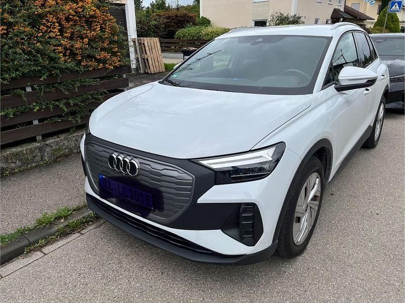 Weiß Gebraucht 2022 Audi Q4 e-tron SUV | 21.499 € (Superpreis) - Bild 1/4