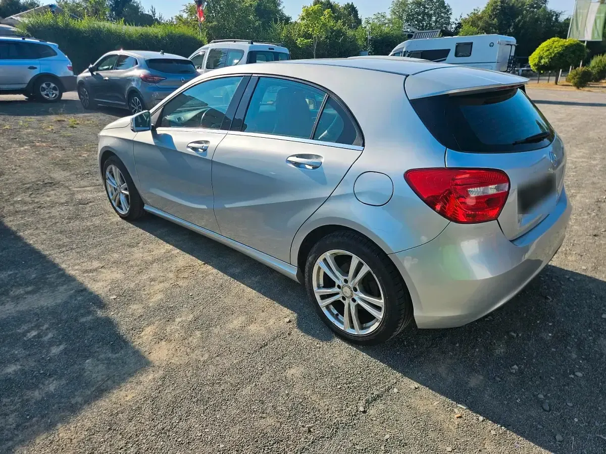 Gebraucht Mercedes A180 109 PS (80 kW) 2014 Weiß Kleinwagen