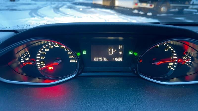 Gebraucht Peugeot 308 120 PS (88 kW) 2016 Grau Kombi