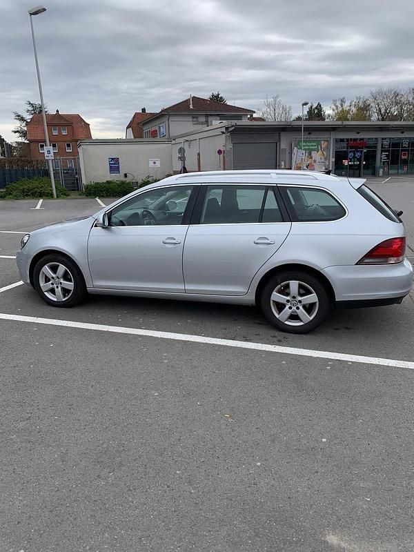 Gebraucht VW Golf VI 105 PS (77 kW) 2010 Silber Kleinwagen